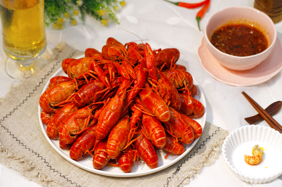 蒸小龙虾要开壳吗?如何快速剥壳