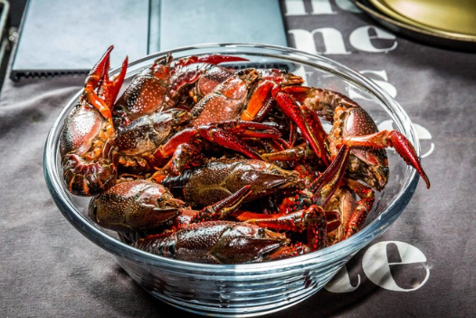 小龙虾虾线在背还是肚？如何快速去除虾线