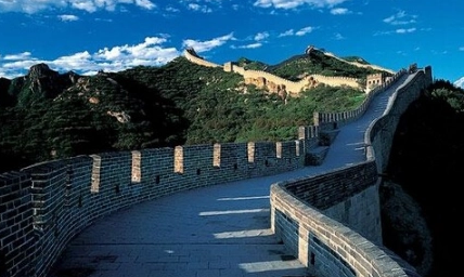 八达岭长城建议坐缆车上去吗?缆车排队要多久