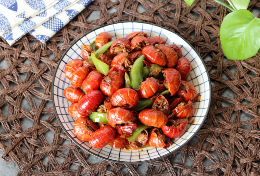 小龙虾只吃尾巴?虾黄能吃吗