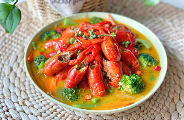 小龙虾青虾贵还是红虾贵?哪种虾更受欢迎