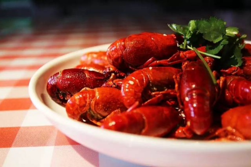 小龙虾很软是不新鲜吗?如何挑选新鲜小龙虾