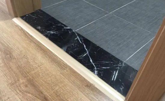 过门石下必放红布硬币?装修习俗如何与时俱进