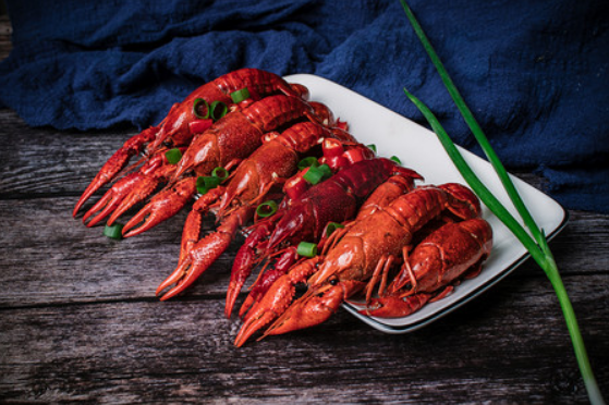 小龙虾清洗后能直接冷冻吗?如何正确保存更保鲜?