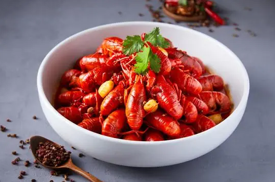 小龙虾一个人吃几斤合适?吃多了会痛风吗