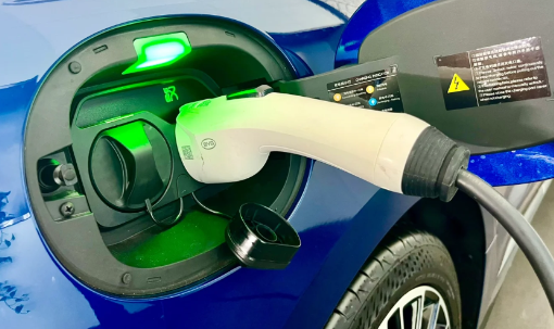 智能充电桩是快充还是慢充啊？充电桩安装费用多少