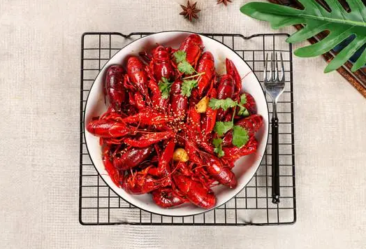 小龙虾放啤酒有何作用?加啤酒更香吗