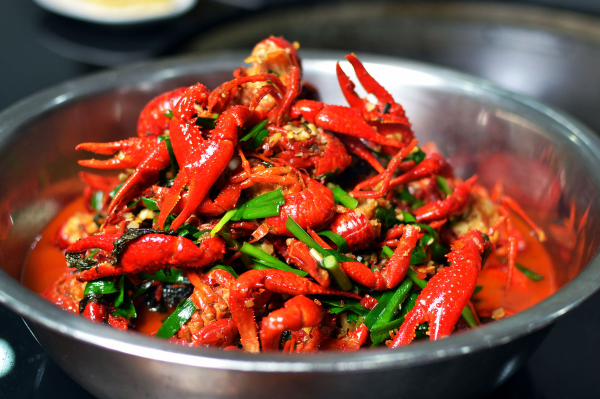 小龙虾放啤酒有何作用?加啤酒更香吗