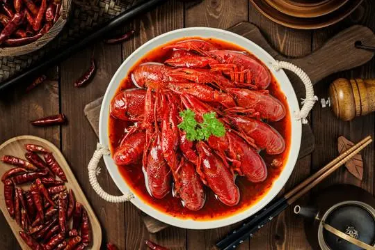 小龙虾一锅六人够吃吗?如何搭配更划算