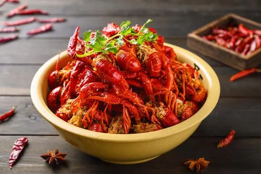 小龙虾一锅六人够吃吗?如何搭配更划算