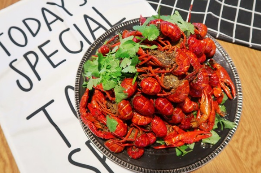 小龙虾焯水好还是不焯水好?如何做更入味