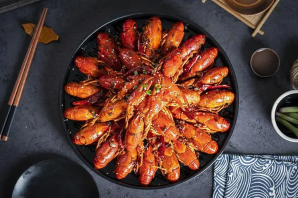 小龙虾不焯水能直接炒吗?不焯水更鲜嫩吗