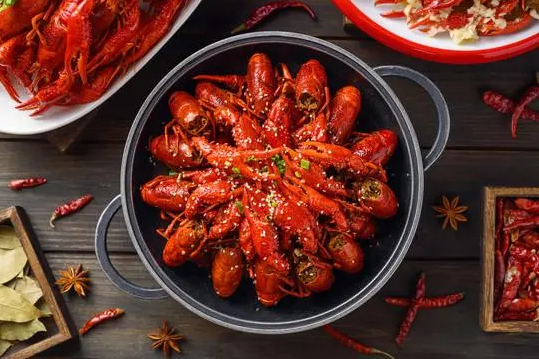 小龙虾不焯水能直接炒吗?不焯水更鲜嫩吗