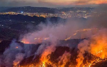 2025年暑假去重庆玩热吗?高温旅游如何避暑