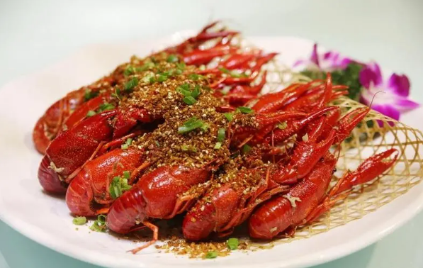 小龙虾冷冻要焯水吗？冷冻小龙虾怎么做好吃