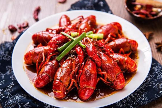 为什么吃小龙虾戴手套手上还有油？如何彻底防油