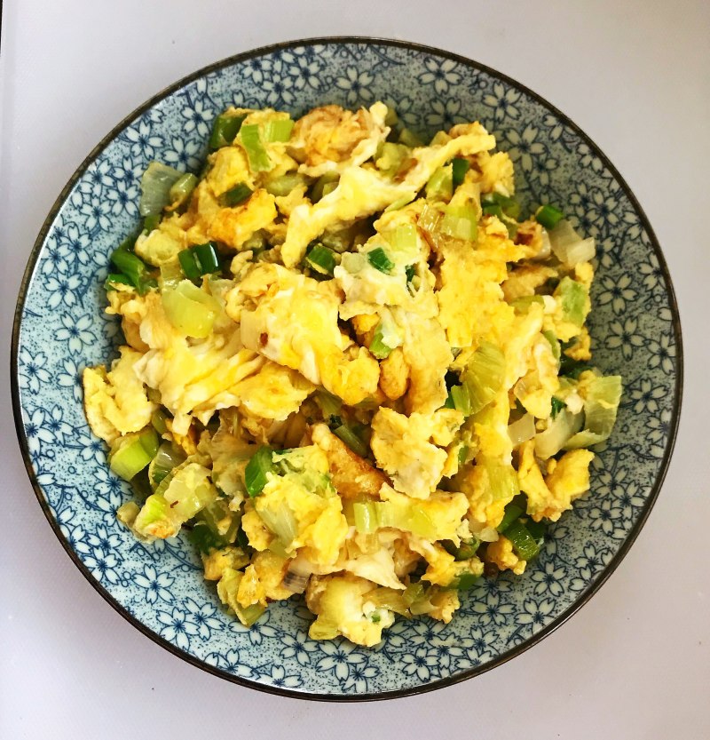 大葱炒鸡蛋：家常做法与配料全解析