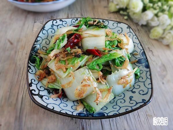 白菜炒虾皮家常做法，鲜香下饭一学就会