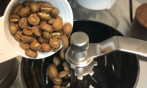 懂咖啡的人喝哪种咖啡?手冲还是意式更受欢迎?