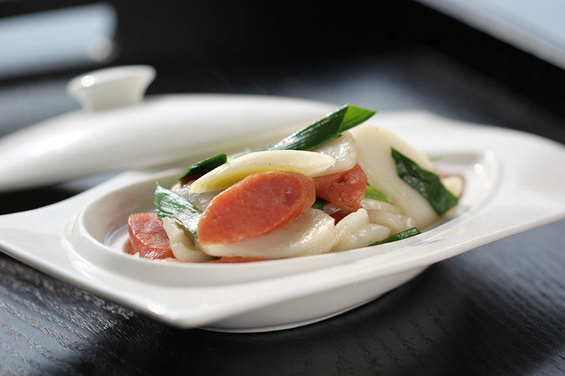 香肠炒年糕美味秘诀，三步做出最佳口感-图1