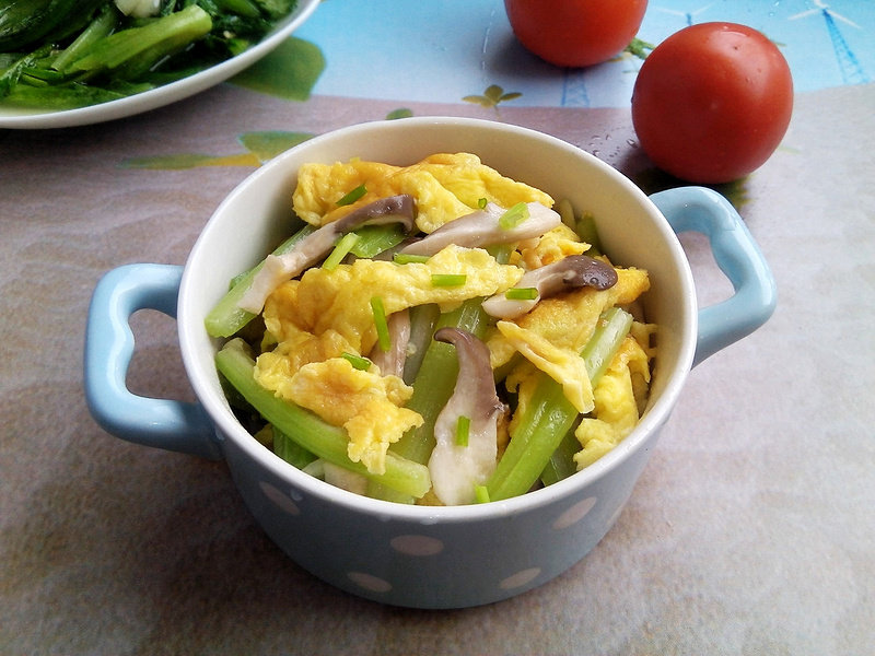 西芹炒蘑菇的10种家常做法，简单易学-图9