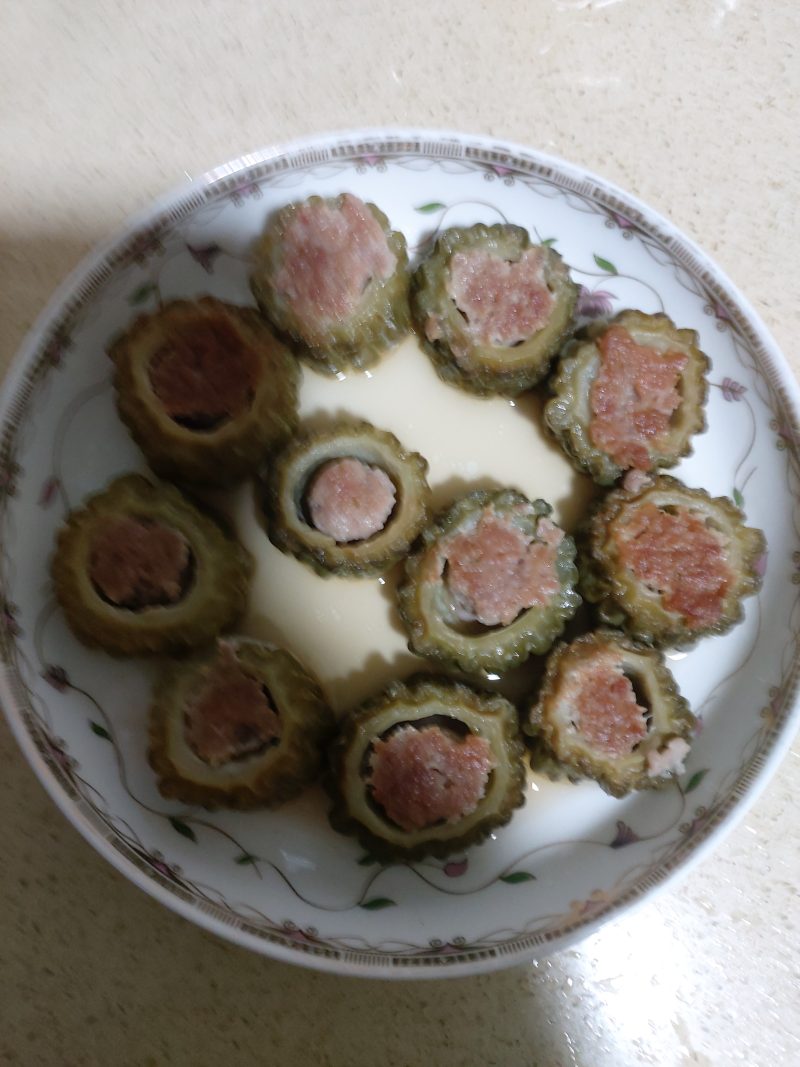 广东酿苦瓜十种美味做法，鲜香不苦秘诀全公开-图1