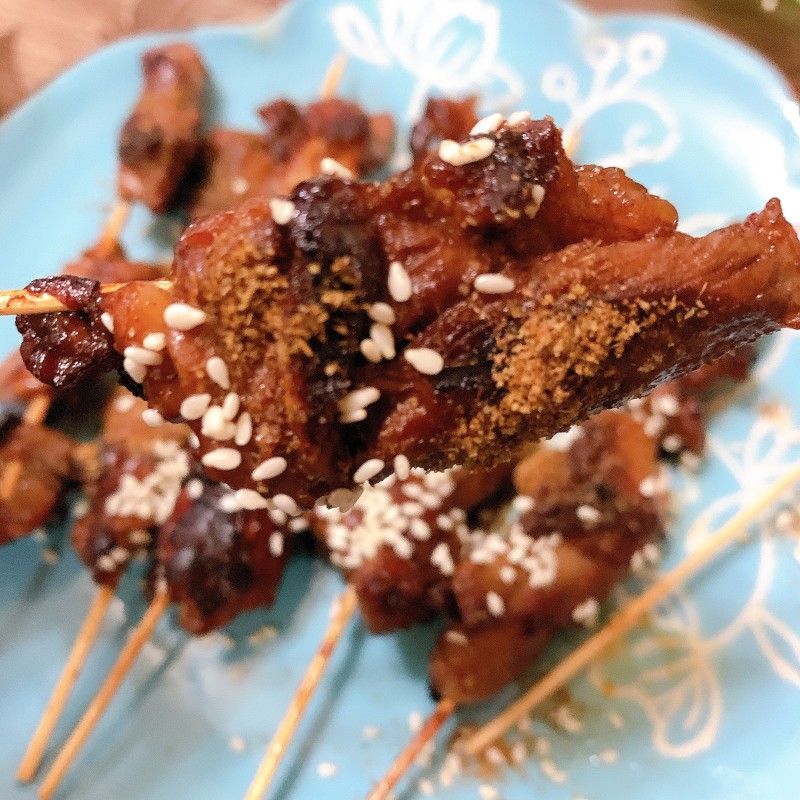 自烤羊肉串绝味秘诀，三步做出地道美味-图1