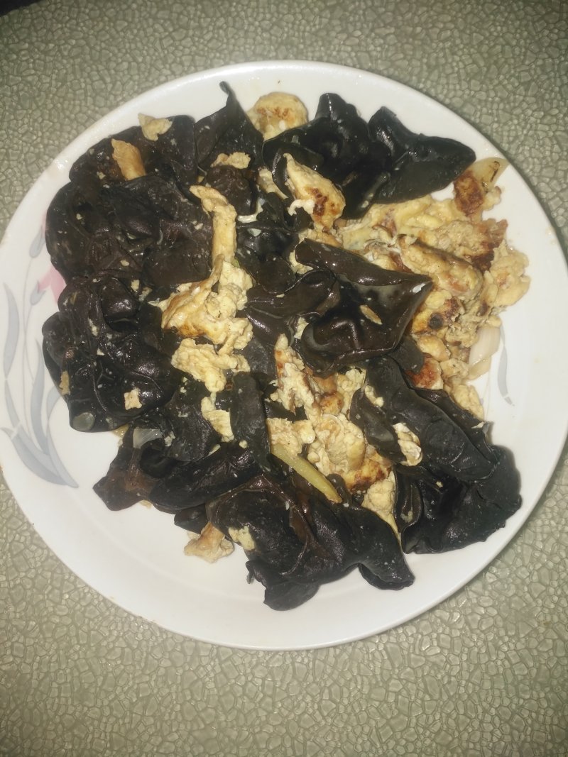 鸡蛋炒木耳家常做法，简单几步做出美味-图2