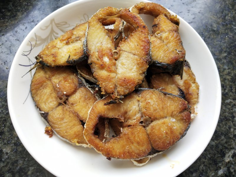 香煎马哈鱼：鲜嫩多汁的家常做法与配料秘诀-图6