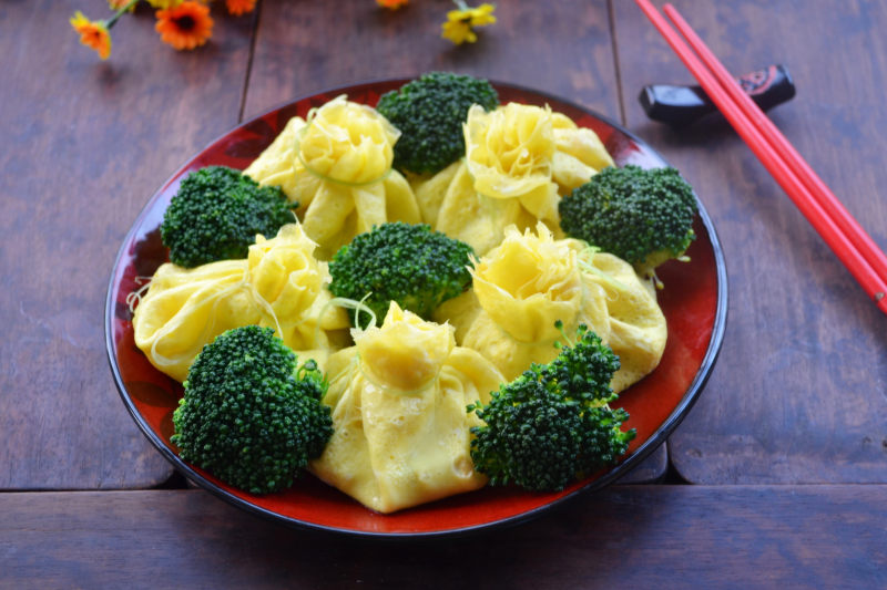 鸡蛋菊花饼十种绝味做法，轻松学做美味家常-图2