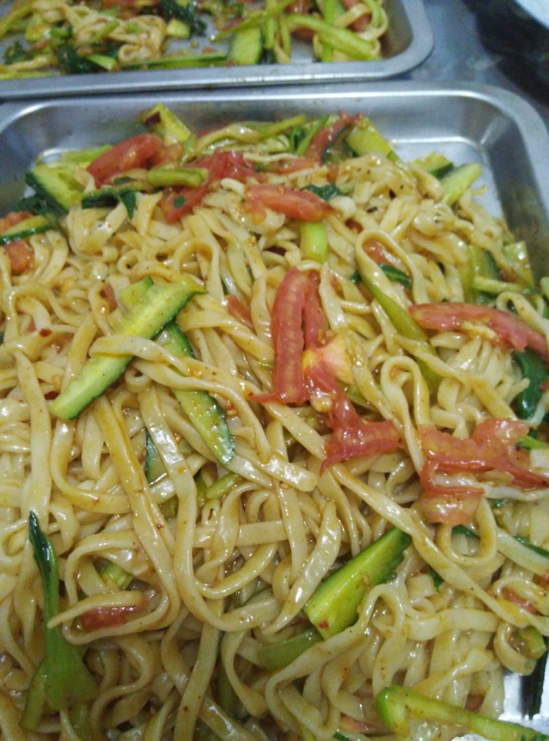 香辣油泼面10种美味做法，轻松在家做！-图1