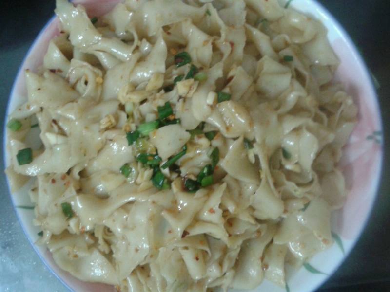 香辣油泼面10种美味做法，轻松在家做！-图2