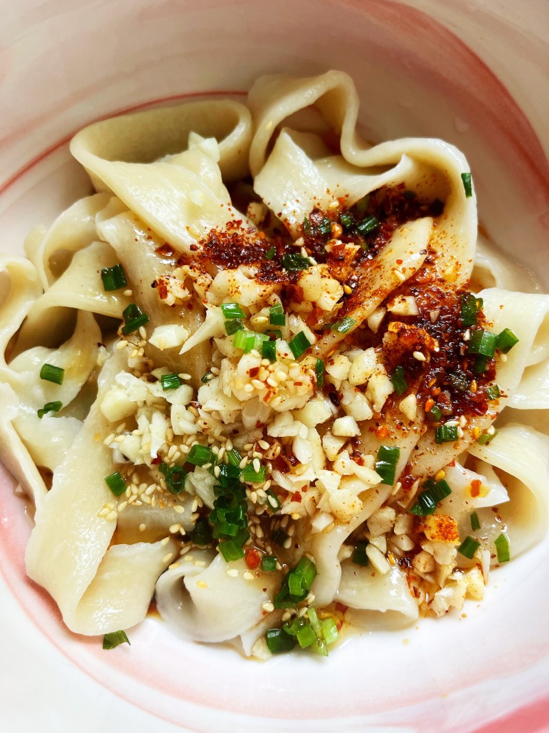 香辣油泼面10种美味做法，轻松在家做！-图7