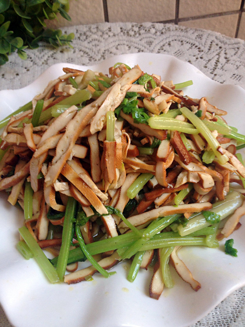 香芹炒卤藕十种家常做法，美味简单易学-图7