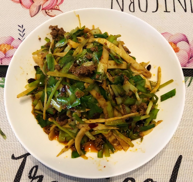 韭黄炒肉丝10种美味做法，轻松学做家常菜-图1