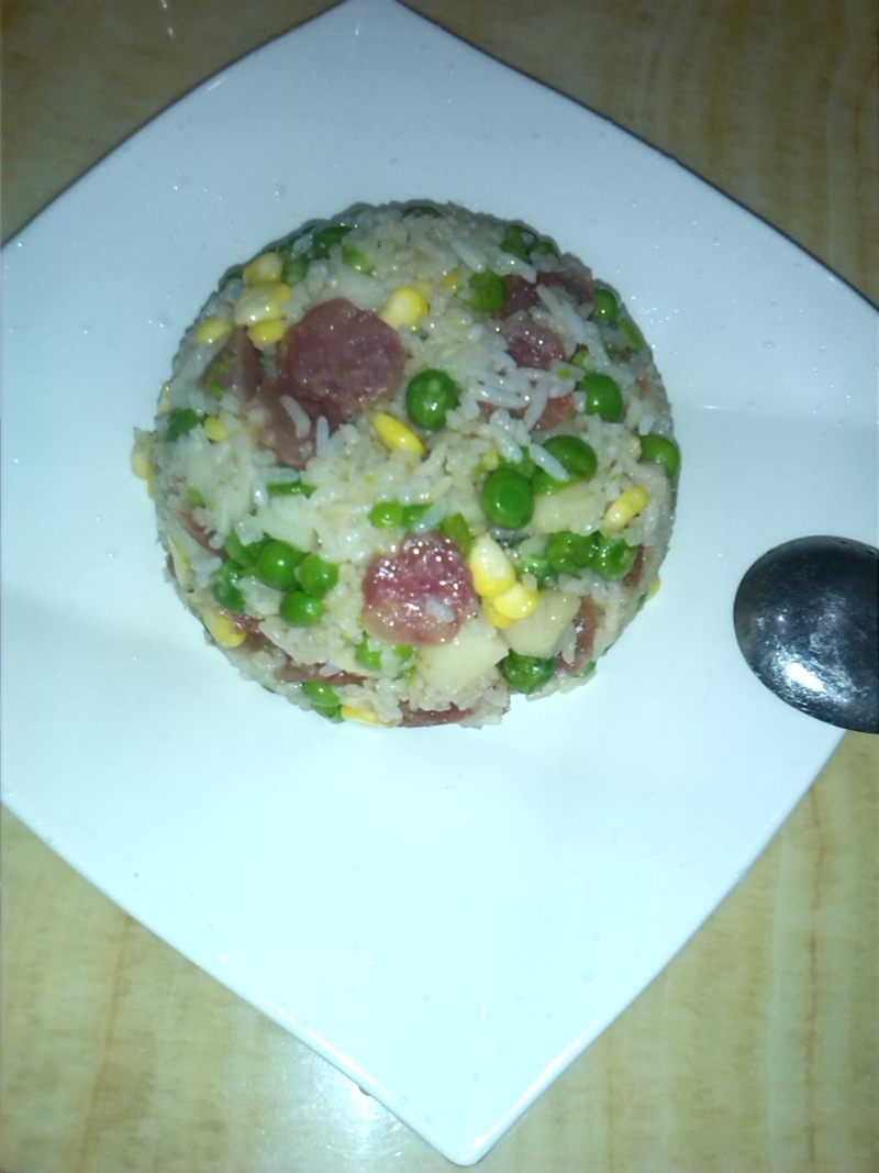 腊肠锅巴饭美味秘诀：做法配料全解析-图2