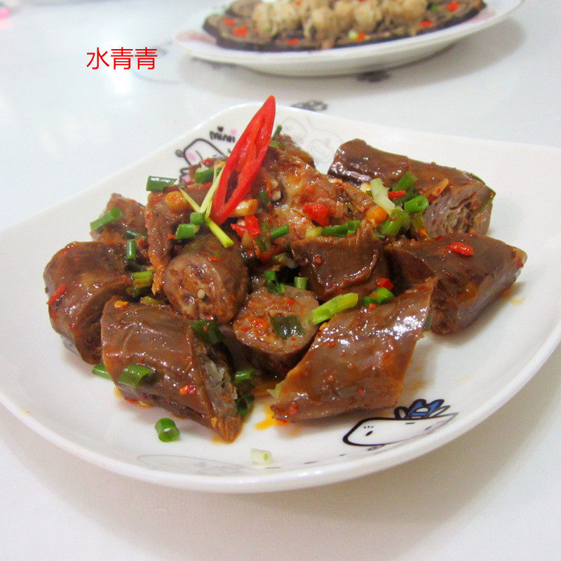 酱鸭脖卷菜做法大公开：香辣入味，一学就会！-图3