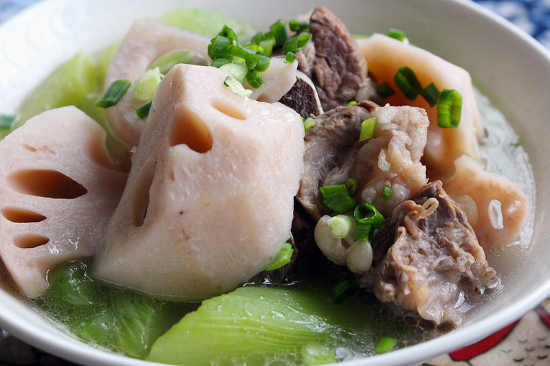 莴笋炒排骨的十种美味做法，轻松学做家常菜-图1