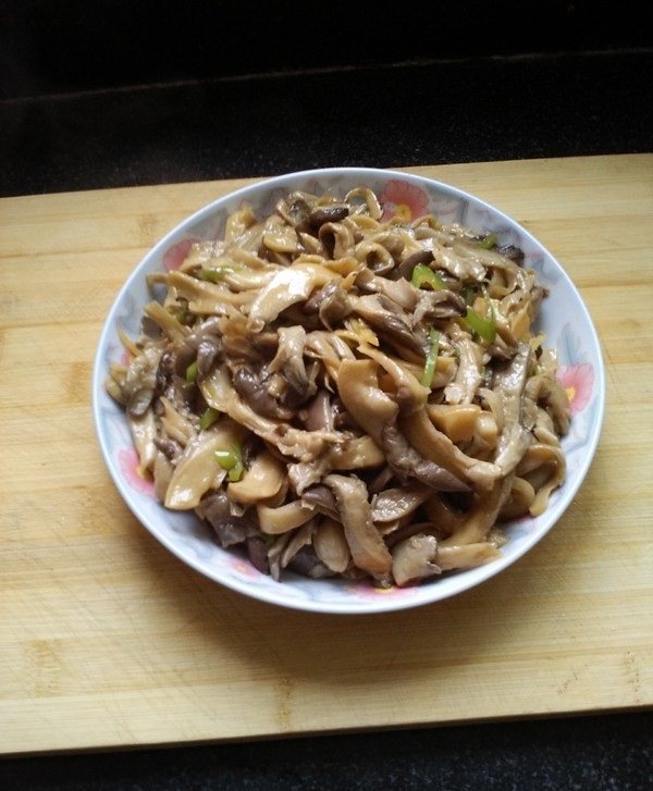 清炒松蘑十种家常美味做法,轻松学做鲜香佳肴-图1 清炒松蘑十种家常美味做法,轻松学做鲜香佳肴-图1