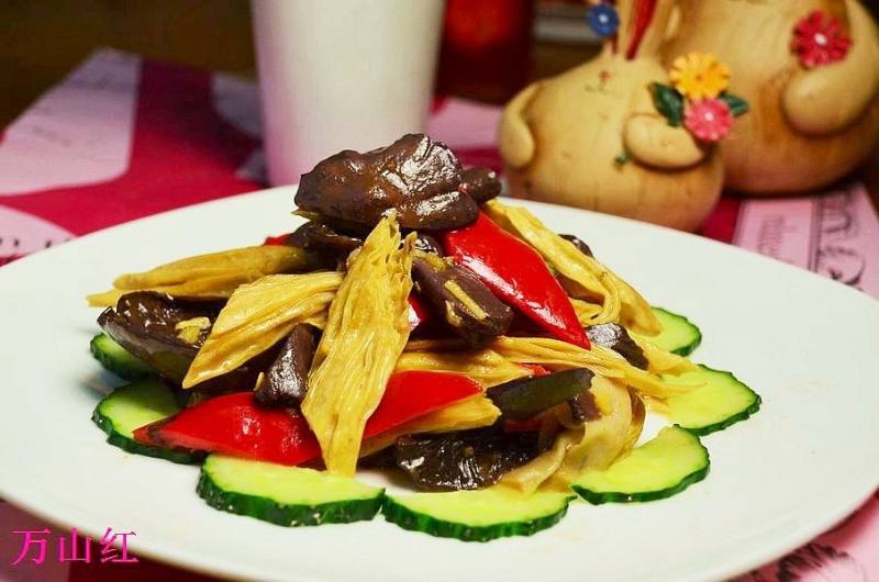 清炒松蘑十种家常美味做法,轻松学做鲜香佳肴-图4 清炒松蘑十种家常美味做法,轻松学做鲜香佳肴-图4