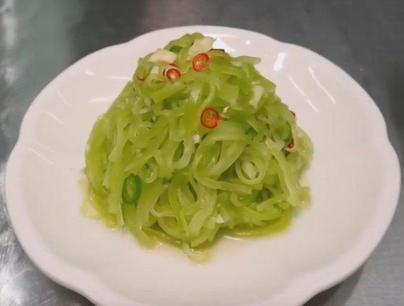 莴笋拌鸡丝：这样做最爽口开胃-图9