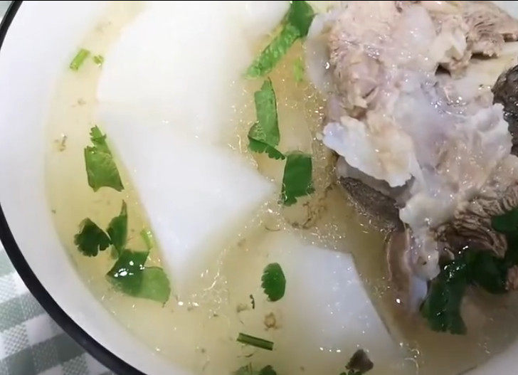 大骨萝卜汤正宗做法，鲜美秘诀全公开-图4
