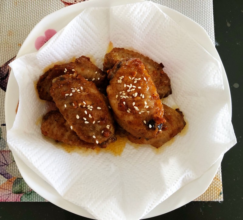 香煎鸡翅中家常做法：外酥里嫩，简单配料轻松上手