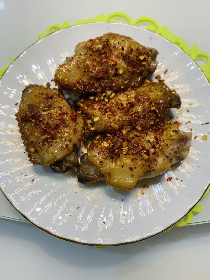 香煎鸡翅中家常做法：外酥里嫩，简单配料轻松上手-图5