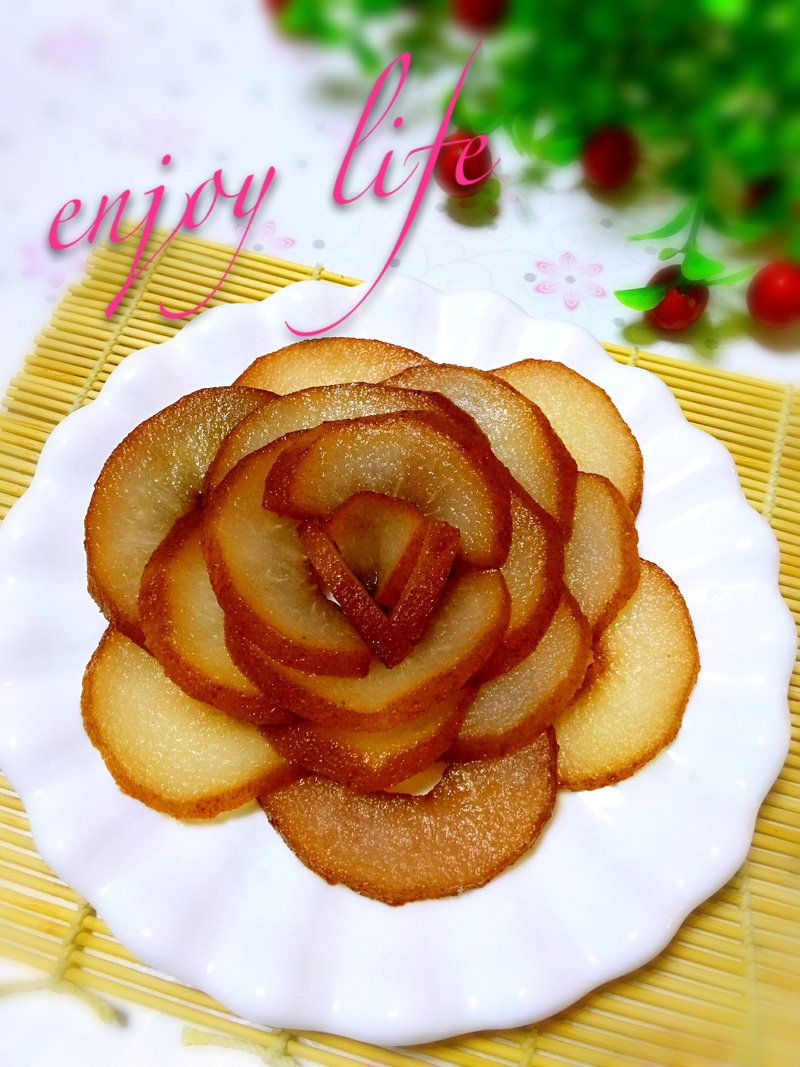 红酒炖梨做法：暖冬甜品与浪漫晚餐的完美选择-图1