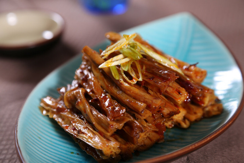 腐竹辣条家常做法，香辣过瘾轻松做-图1