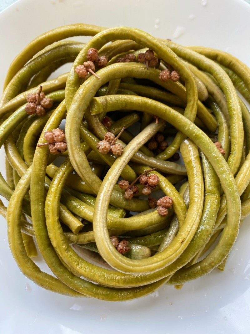 家常自制酸豇豆：简单配料与做法全解析-图2