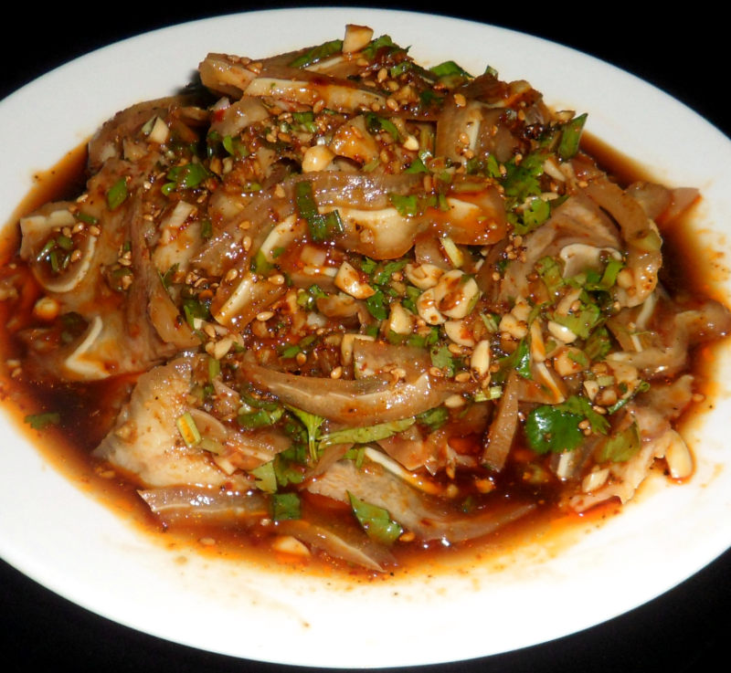 十种麻辣猪耳朵做法，香辣过瘾超下饭！-图1