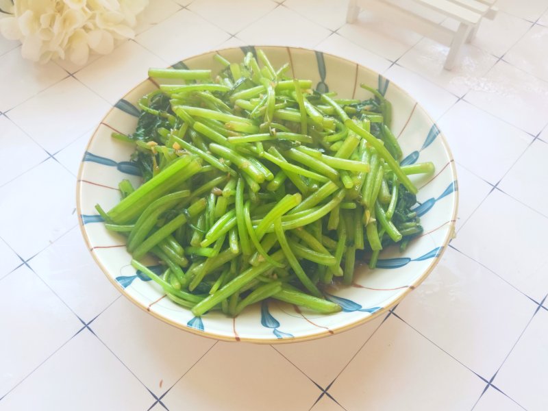 油炸艾蒿美味食谱，轻松做出最佳口感-图2