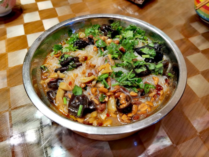 酸辣鸡丝十种美味做法，轻松做出饭店级口感-图2